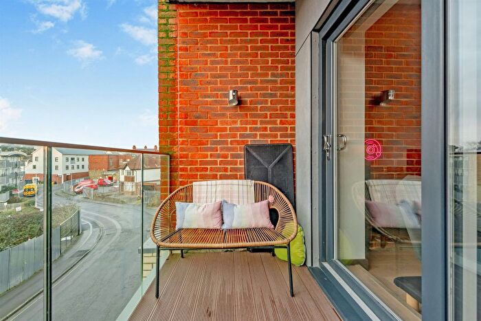 1 Bedroom Flat For Sale In Queens Road, East Grinstead, RH19
