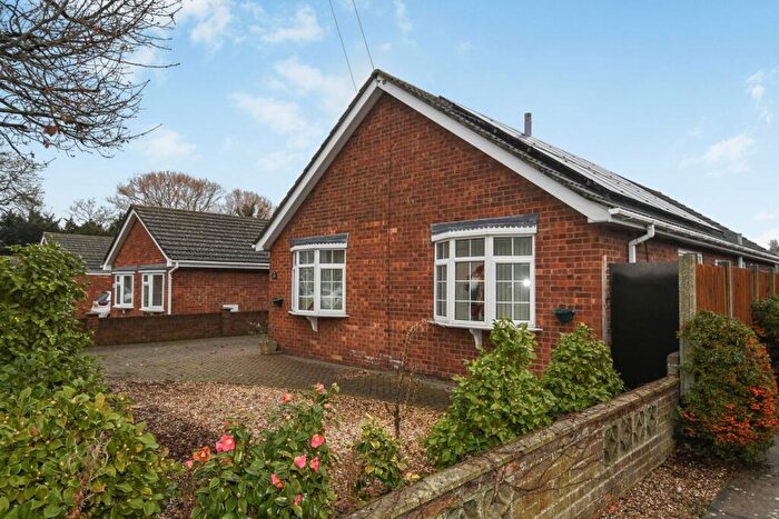 3 Bedroom Bungalow For Sale In Hall Drive, Lincoln, Lincolnshire, LN6