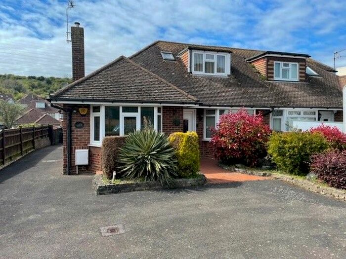 3 Bedroom Detached Bungalow To Rent In Mile Oak Road, Portslade, Brighton, BN41