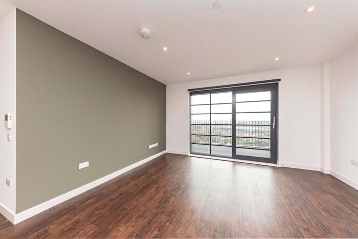 2 Bedroom Flat To Rent In Southway, Wembley, HA9