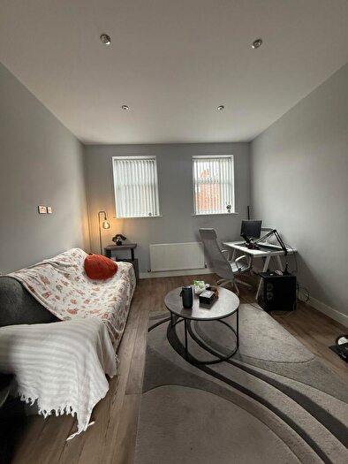 2 Bedroom Flat To Rent In City Centre Apartment / Bed / Bath -, NG1