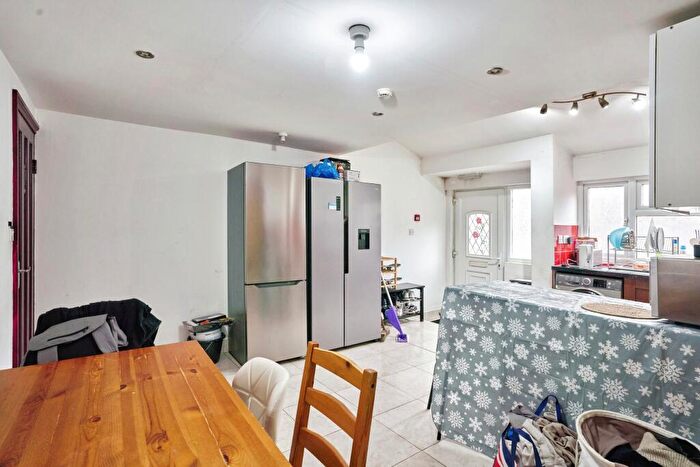 5 Bedroom End Of Terrace House For Sale In Asland Road, London, E15