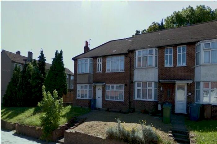 2 Bedroom Flat To Rent In Selwyn Court, Edgware, HA8