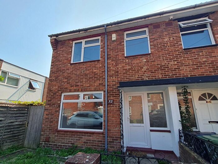 3 Bedroom End Of Terrace House To Rent In Radnor Street, PO5