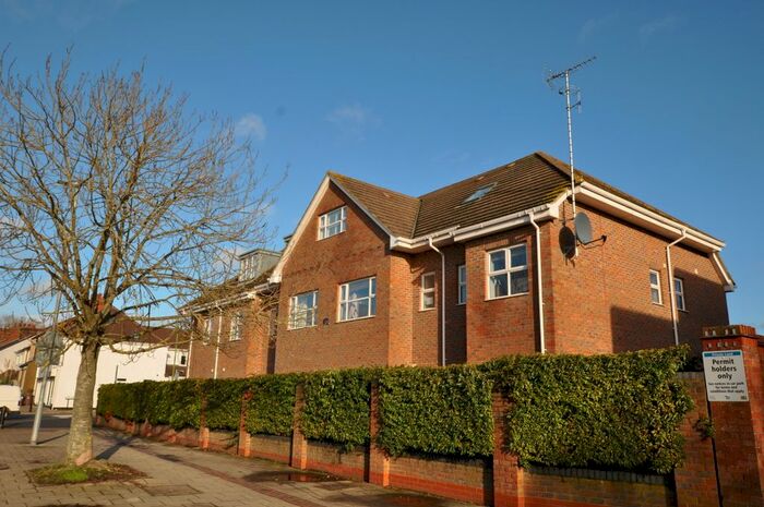 2 Bedroom Flat To Rent In Alexander Road, London Colney, St.Albans, AL2