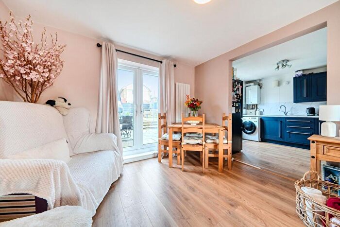 3 Bedroom House For Sale In Copsey Grove, Drayton, Portsmouth, PO6