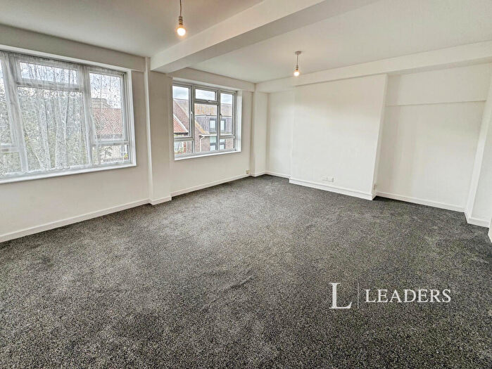 2 Bedroom Apartment To Rent In Terminus Road, BN21