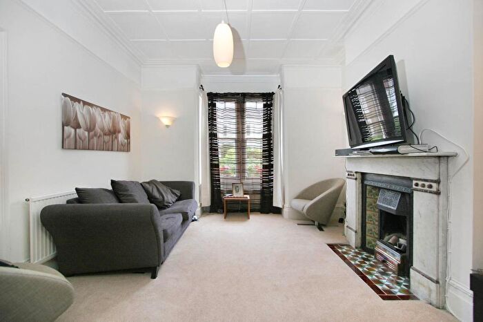 4 Bedroom Flat To Rent In Bryanstone Road London, N8