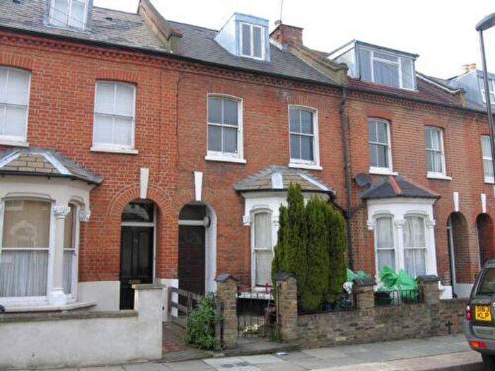 6 Bedroom House To Rent In Calverley Grove, Archway, N19