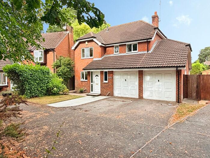 4 Bedroom Detached House For Sale In Firethorn Close, Fleet, Hampshire, GU52