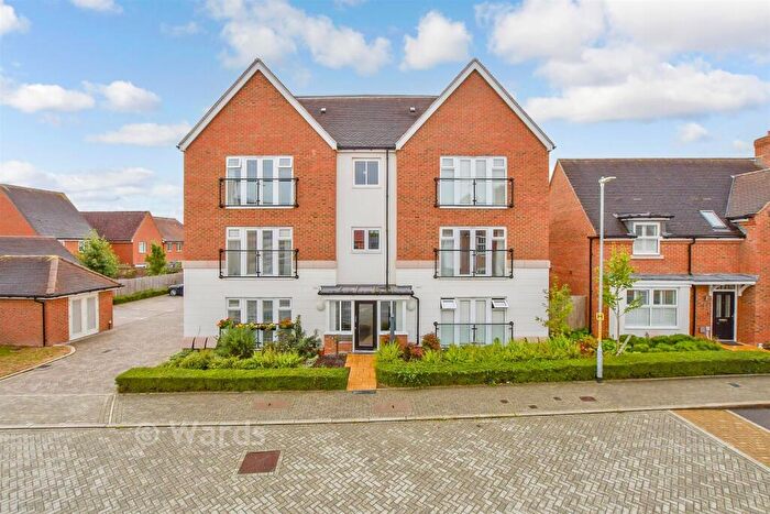 2 Bedroom Apartment For Sale In Royal Crescent, Kings Hill, Kent, ME19