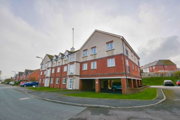 2 Bedroom Flat To Rent In Station Avenue, Whitby, YO21