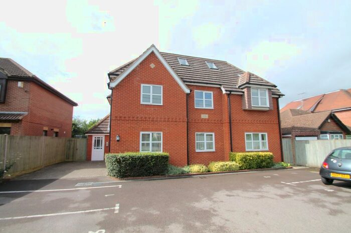 2 Bedroom Flat To Rent In Reading Road, Winnersh, Wokingham, RG41
