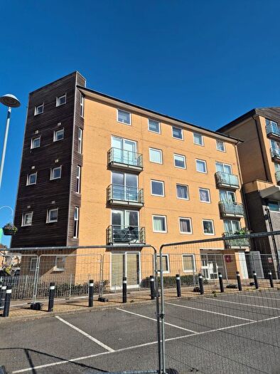 2 Bedroom Flat For Sale In Tilley Road, Feltham, TW13