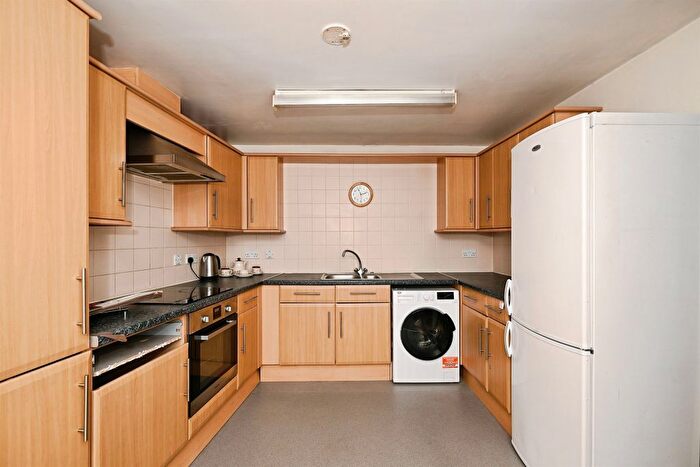 2 Bedroom Flat For Sale In High Street, Gillingham, ME7