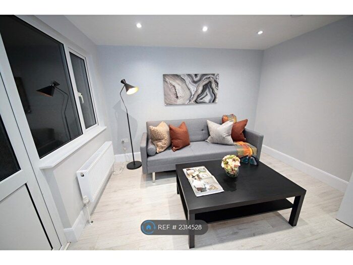 5 Bedroom Terraced House To Rent In Pomfret Avenue, Luton, LU2