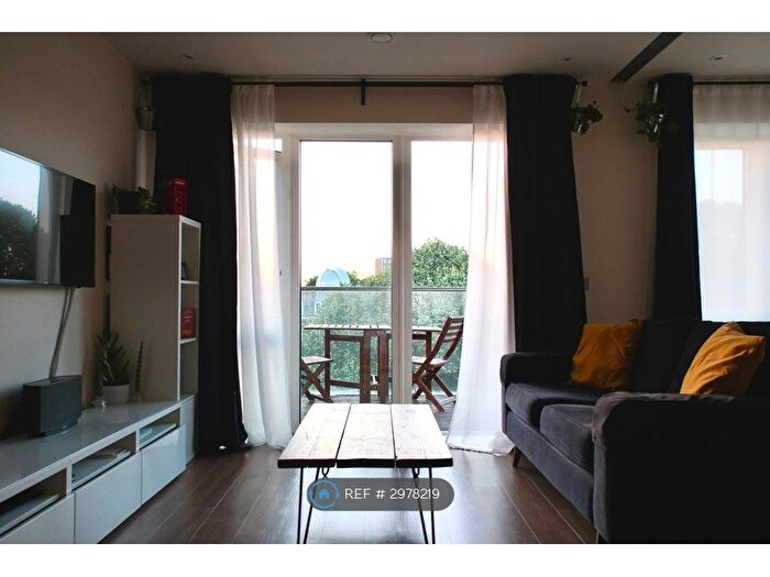 Studio To Rent In Parr's Way, London, W6