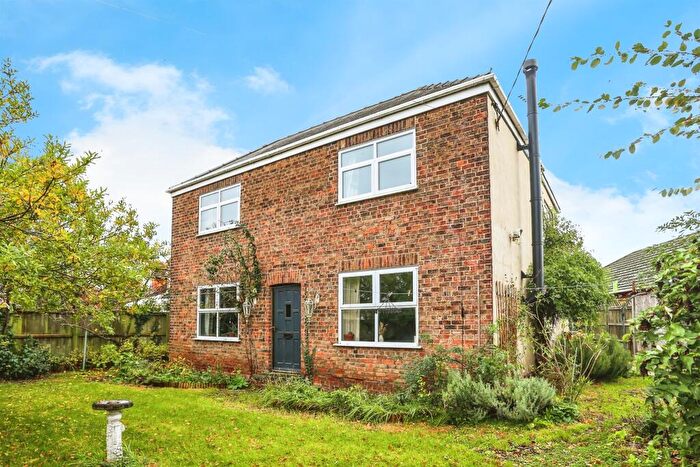 3 Bedroom Detached House For Sale In Clay Lake, Spalding, PE11