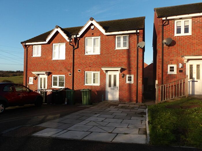 3 Bedroom Semi-Detached House To Rent In East Street, Chesterfield, S44