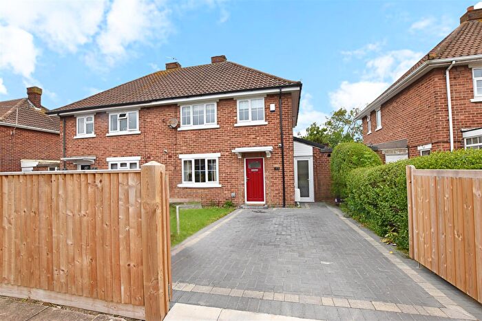 3 Bedroom Semi-Detached House For Sale In Sandringham Road, Cleethorpes, DN35