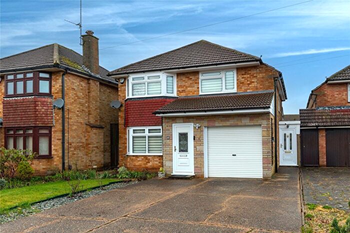 3 Bedroom Detached House For Sale In Curlew Road, Luton, LU2