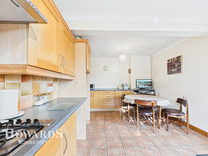 2 Bedroom Detached Bungalow For Sale In Lansdowne Road, Lowestoft, NR33