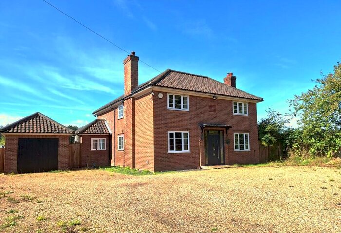 3 Bedroom Detached House For Sale In Norwich Road, Chedgrave, NR14