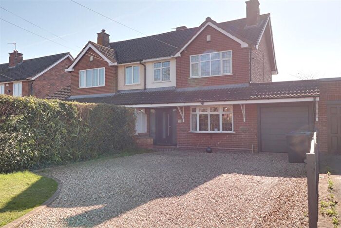 3 Bedroom Semi-Detached House To Rent In Broad Lane, Essington, WV11