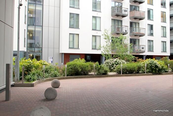 2 Bedroom Flat To Rent In Roach Road, London, E3
