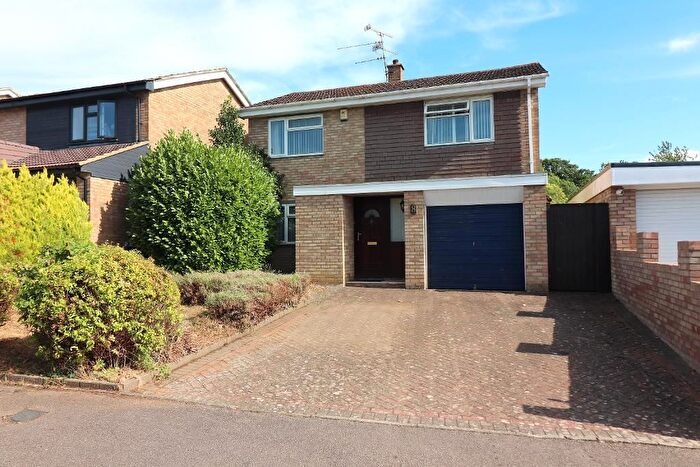 4 Bedroom Detached House For Sale In Brompton Close, Luton, Bedfordshire, LU3