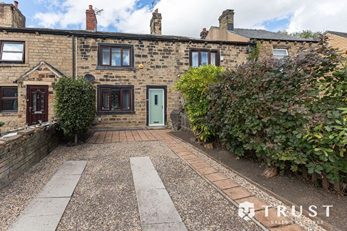 2 Bedroom Cottage For Sale In Dewsbury Road, Cleckheaton, BD19