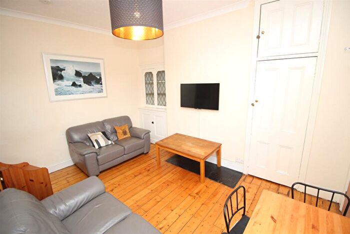 3 Bedroom Flat To Rent In Glenthorn Road, Jesmond, Newcastle Upon Tyne, NE2