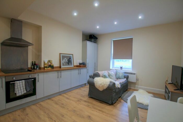 1 Bedroom Flat To Rent In Lord Lyon, Stockcross, RG20