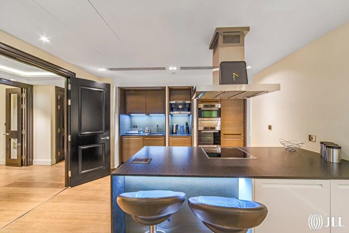 3 Bedroom Flat To Rent In Kensington High Street, London, W14