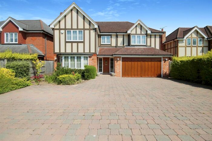 5 Bedroom Detached House To Rent In Wokingham Road, Hurst, Berkshire, RG10