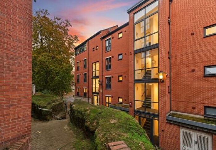 2 Bedroom Flat To Rent In Chardlace Walk, Lace Market, NG1