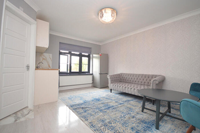 1 Bedroom Flat To Rent In Wincanton Gardens, Ilford, IG6