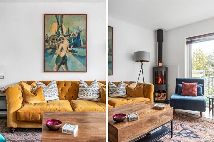 3 Bedroom Detached House For Sale In Deepfield Way, Coulsdon, CR5