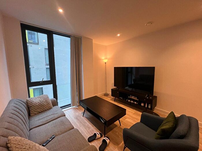 2 Bedroom Apartment To Rent In Fif, Queen Way, Salford, TY5