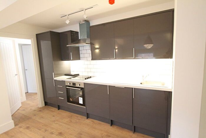 1 Bedroom Flat To Rent In Broad Street, Banbury, Oxon, OX16