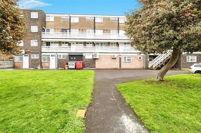 1 Bedroom Flat For Sale In Peartree Close, Essex, RM15