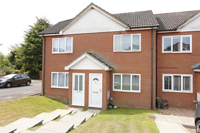 2 Bedroom Terraced House For Sale In Park Farm Close, Henlow, SG16