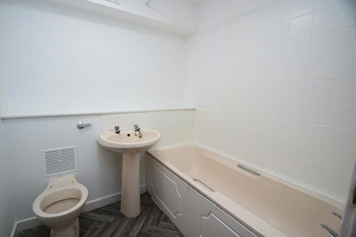 2 Bedroom Flat To Rent In Ashvale Crescent, Springburn, Glasgow, G21