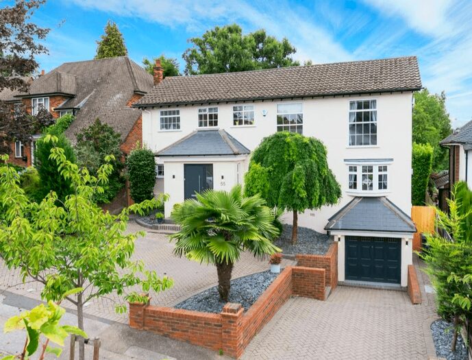 5 Bedroom Detached House To Rent In Broadstrood, Loughton, IG10