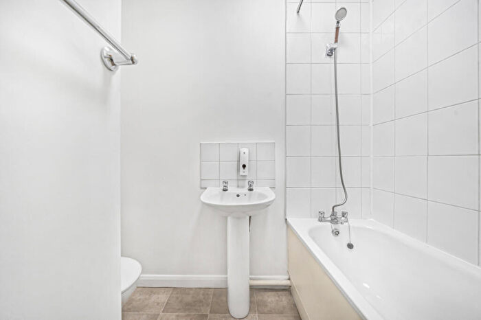 1 Bedroom Flat To Rent In Lower Clapton Road (), Flat, Hackney, E5