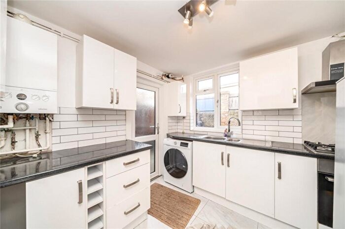 2 Bedroom Apartment To Rent In Fenham Road, London, SE15