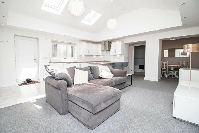 2 Bedroom Flat To Rent In Caerphilly Road, Birchgrove, CF14