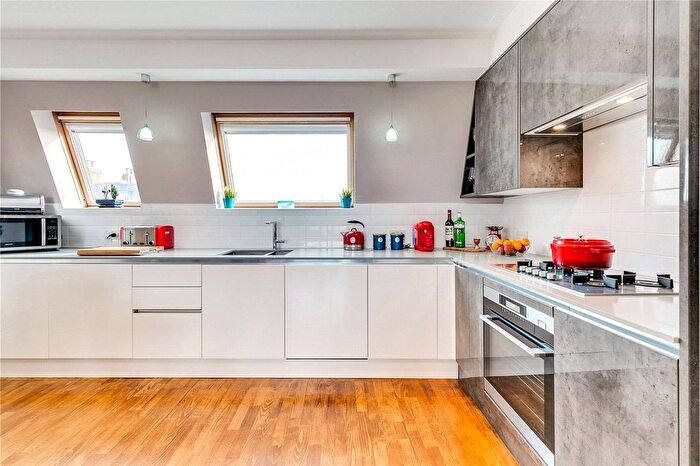 2 Bedroom Flat To Rent In Grafton Yard, London, NW5