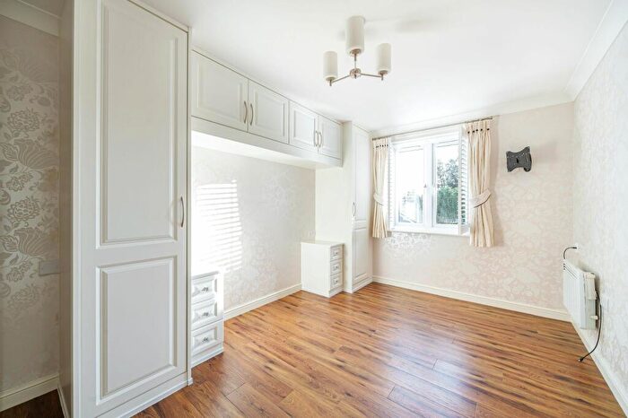 1 Bedroom Flat For Sale In Limpsfield Road, Warlingham, CR6