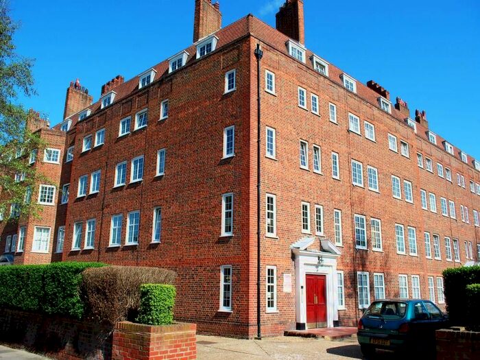 3 Bedroom Flat To Rent In Richmond Road, Twickenham, TW1
